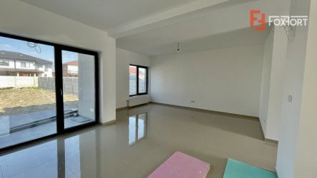 1/2 Casa tip Duplex cu 4 camere in Sacalaz - V1604