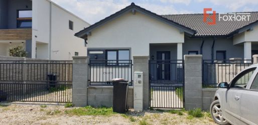 1/2 Duplex 3 camere de vanzare Mosnita Noua