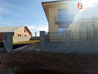 1/2 Duplex cu 5 camere Mosnita Noua V1306