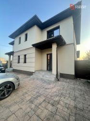 1/2 duplex in vatra veche, pozitie semicentrala - ID V4329