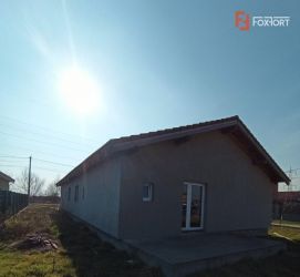 1/2 duplex la Gri Mosnita Noua