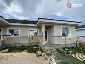 1/2 Duplex Mosnița Toate Utilitățile