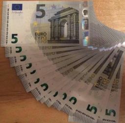 100 % NICHT ERKENNBARES FALSCHGELD (£, €, $), FÜHRERSCHEIN, REISEPASS.