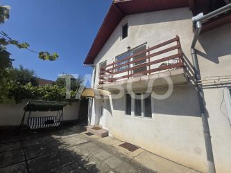 Apartament 2 camere de vanzare la casa 77mp curte pivnita Sub Arini