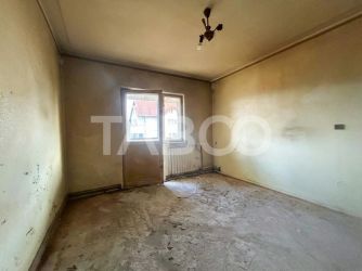 Apartament 2 camere decomandat cu pivnita si balcon zona Valea Aurie