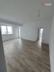 Apartament 2 camere decomandat de vanzare.