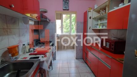Apartament 2 camere, decomandat la parter cu balcon - zona Aradului