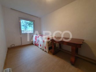 Apartament 2 camere semidecomandat 40 mp utili + 3 mp balcon etaj 2