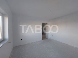 Apartament 3 camere 1 baie 67mp utili terasa etaj 2 parcare Sebes Alba