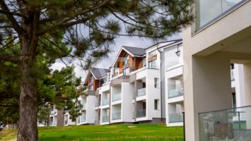 Apartament 3 camere 2 bai  cu priveliste spre munti si loc de parcare