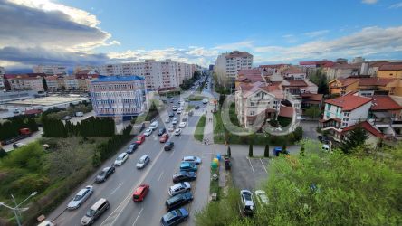 Apartament 3 camere 2 balcoane etaj intermediar Mihai Viteazul