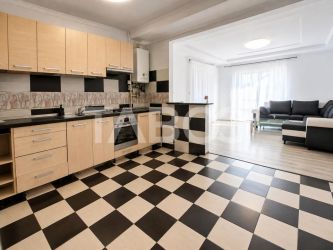 Apartament 3 camere de vanzare parter cu gradina balcon dressing