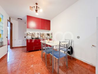 Apartament  3 camere de vanzare - parter inalt cu balcon zona Rahovei 