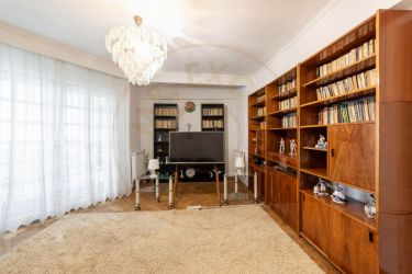 Apartament 3 camere - decomandat - 2 balcoane, vedere pe 2 părți –