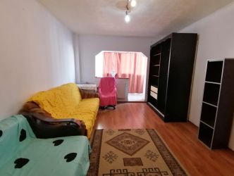 Apartament 3 camere decomandat, 2 grupuri sanitare, liber