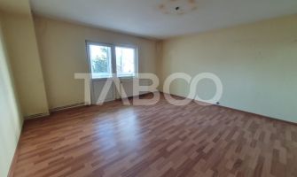 Apartament 3 camere decomandat 80 mp + 2 balcoane zona Teiului