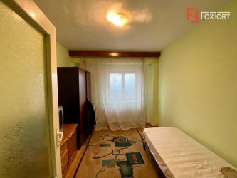 Apartament 3 camere, decomandat, etaj 3, centrala proprie, zona Lipove