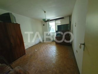 Apartament 3 camere decomandate 65 mp + 5 mp balcon parter Fagaras