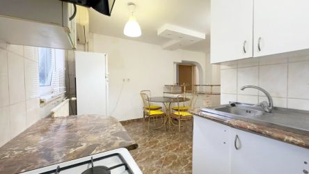 Apartament 3 camere, etaj 1, pozitie excelenta!