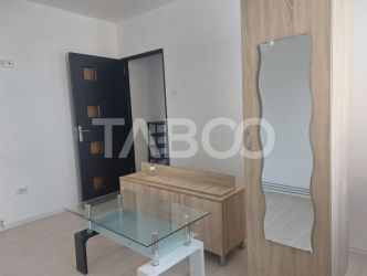Apartament 3 camere renovat total 38 mp etaj 3 Stejarului Cisnadie