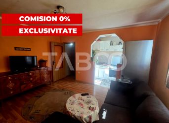 Apartament 3 camere semidecomandat etaj 3 zona 13 Decembrie 50 mpu