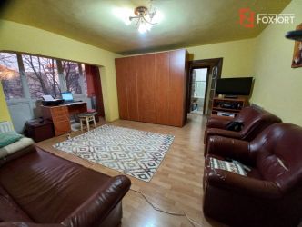 Apartament 3 camere semidecomandat - zona Aradului