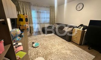 Apartament 4 camere decomandat 2 bai pivnita zona Strand Sibiu