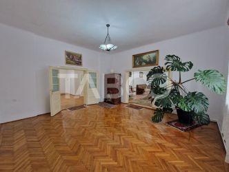 Apartament 4 camere spatiu comercial garaj si pivnita contral Sibiu