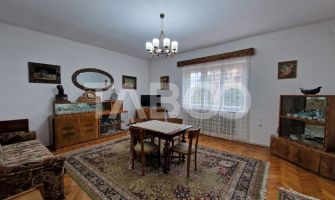 Apartament central 4 camere spatiu comercial garaj si pivnita Sibiu