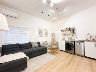 Apartament cu 2 camere de vanzare la casa in curte comuna
