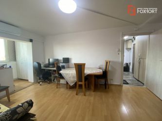 Apartament cu 2 camere, decomandat, de vanzare, zona Lipovei.