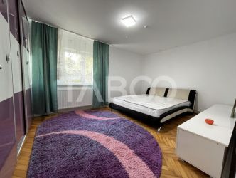 Apartament cu 2 camere decomandate si balcon de inchiriat in Strand