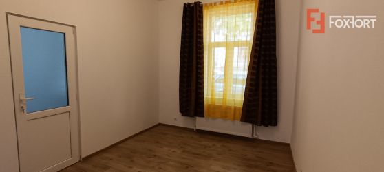 Apartament cu 2 camere la curte comuna + teren - zona Arad