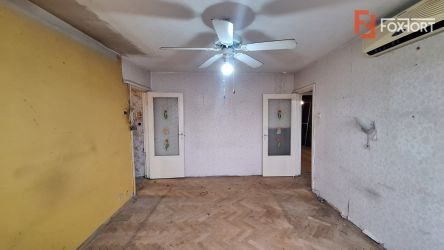 Apartament cu 3 camere + boxa, zona Sagului