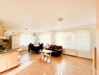 Apartament cu 3 camere cu parcare de vanzare in cartierul Buna Ziua