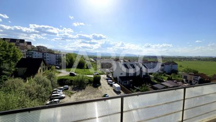 Apartament cu 3 camere de vanzare orientat SUD VEST in zona Tilisca  