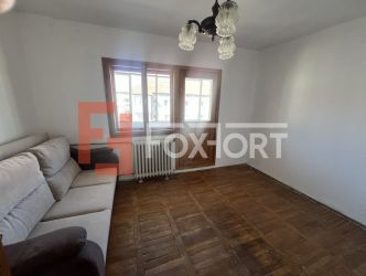 Apartament cu 3 camere, decomandat, 2 bai - zona Buziasului