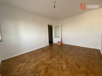 Apartament cu 3 camere, decomandat, de vanzare, in Timisoara.