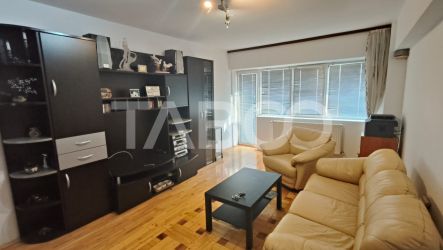 Apartament cu 3 camere garaj si pivnita de vanzare in Sebes