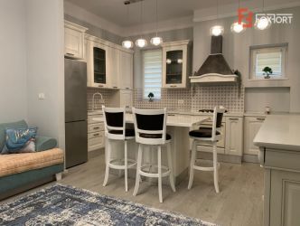 Apartament cu 3 camere, parter inalt - Central