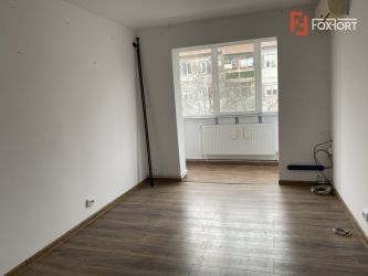 Apartament cu 3 camere, semidecomandat, de vanzare in Timisoara, zona 