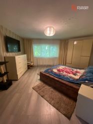 Apartament cu 3 camere, semidecomandat, de vanzare, zona Lipovei.