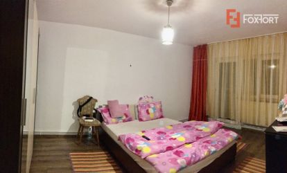 Apartament cu 3 camere, semidecomandat, de vanzare, zona Lipovei.