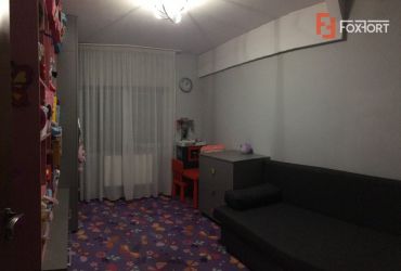 Apartament cu 3 camere, semidecomandat, de vanzare, zona Lipovei.