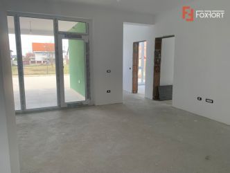Apartament cu 3 camere si curte de 71 mp - Dumbravita
