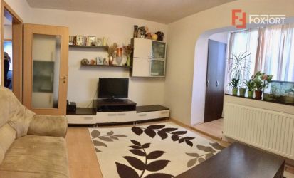 Apartament cu 4 camera, decomandat, de vanzare, zona Cetatii