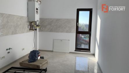 Apartament cu doua camere de vanzare | Centrala proprie | Decomandat |