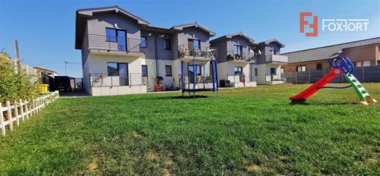 Apartament cu doua camere in vila cu curte comuna in Giroc - ID V483