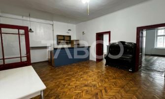 Apartament cu geamuri catre parc 4 camere 2 bai 109 mp Centrul Istoric