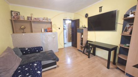 Apartament de 2 camere et.1 zona Piață Razboeni